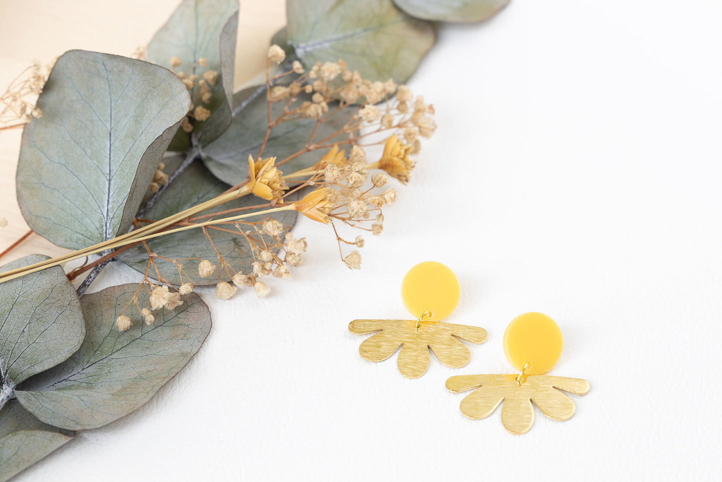Handgemaakte oorbellen Lieze geel van Jolie earrings